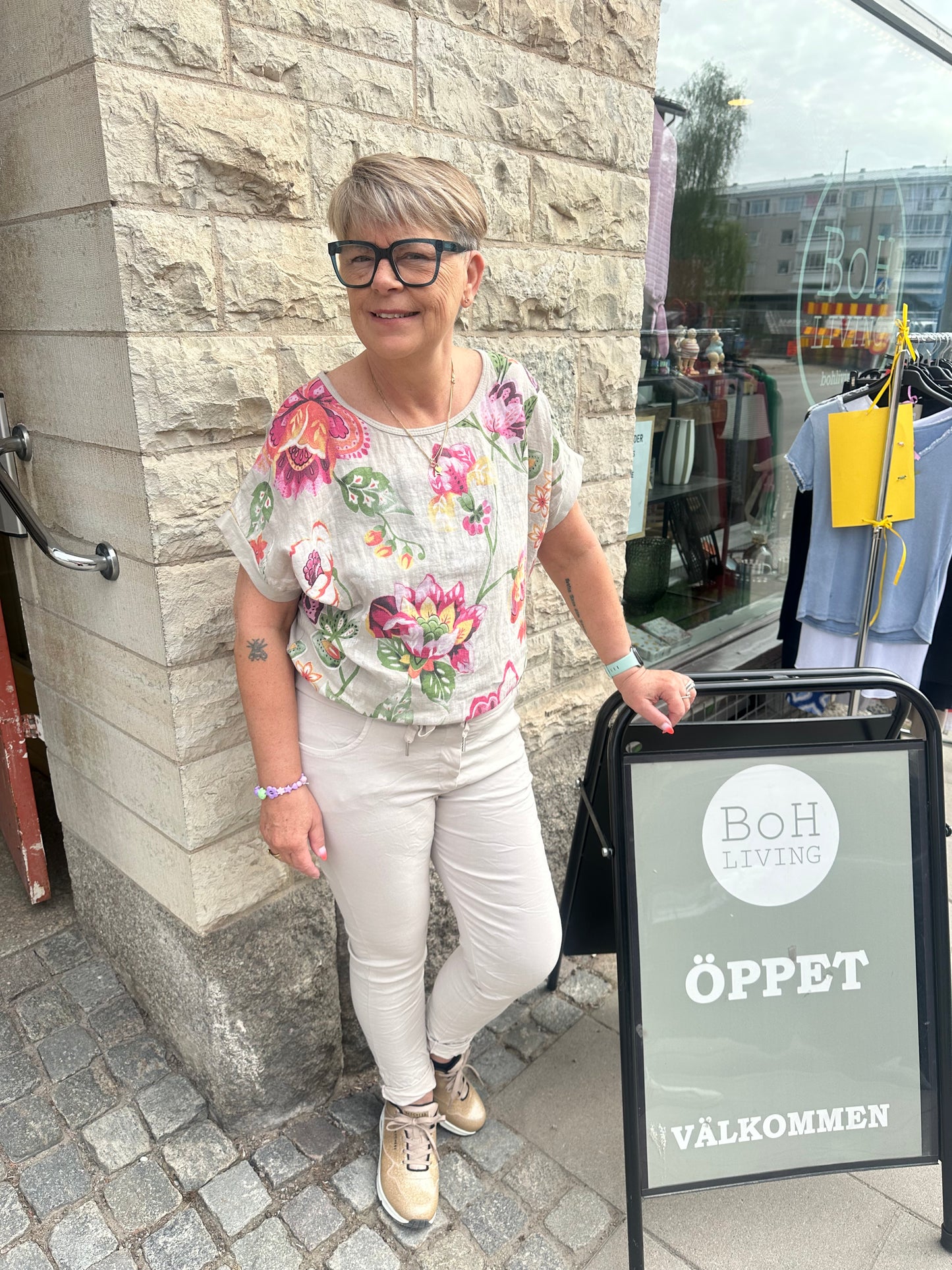 Topp med fint mönster - beige