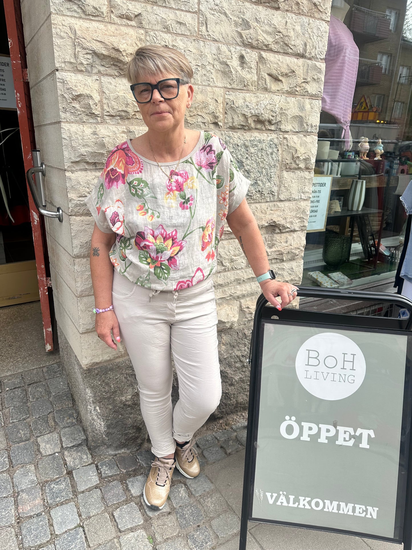 Topp med fint mönster - beige