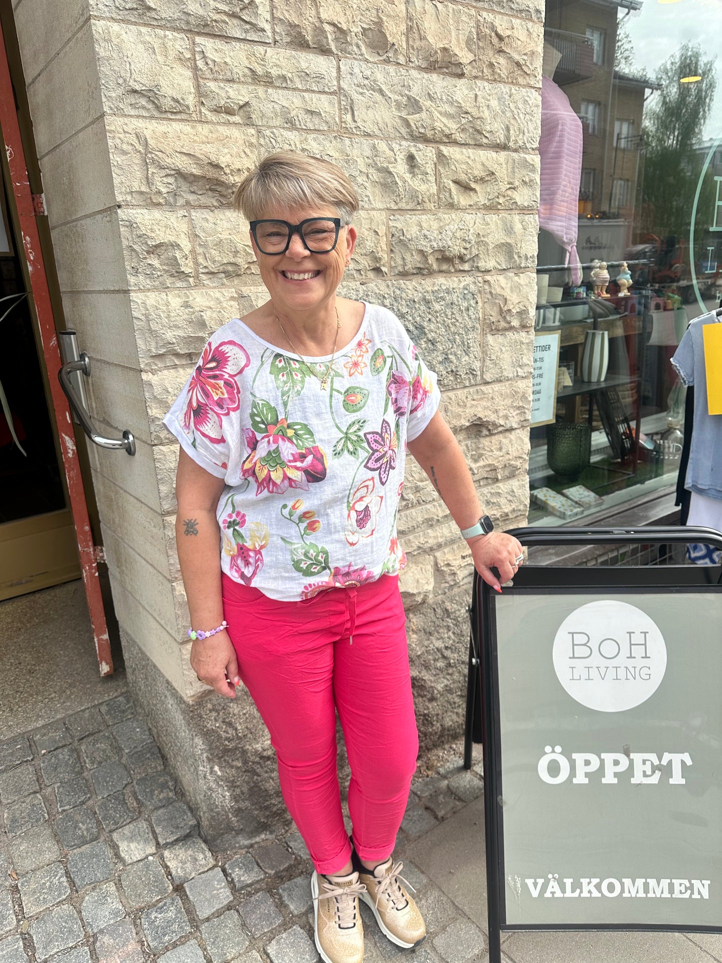 Topp med fint mönster - vit