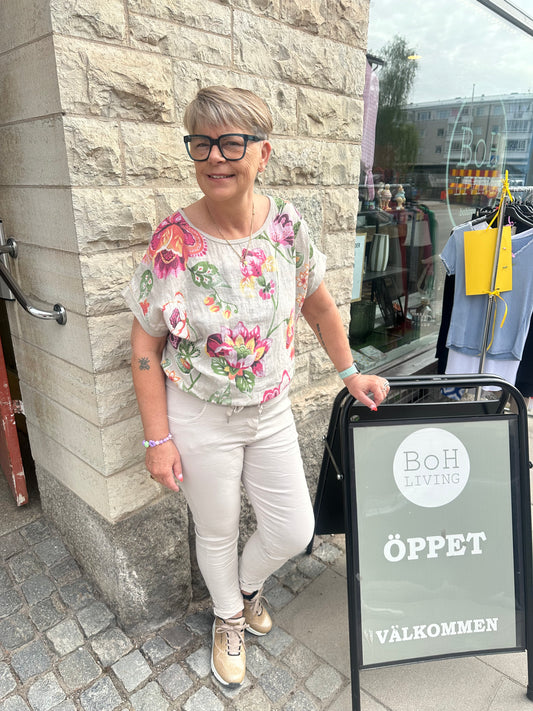 Topp med fint mönster - beige