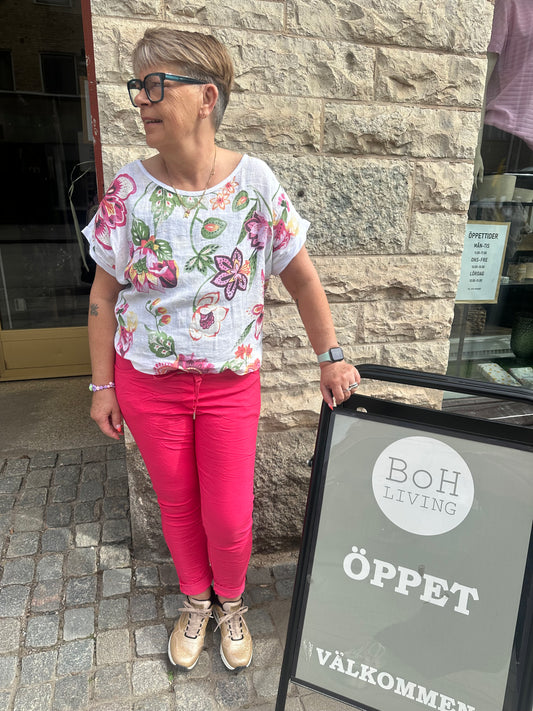 Topp med fint mönster - vit