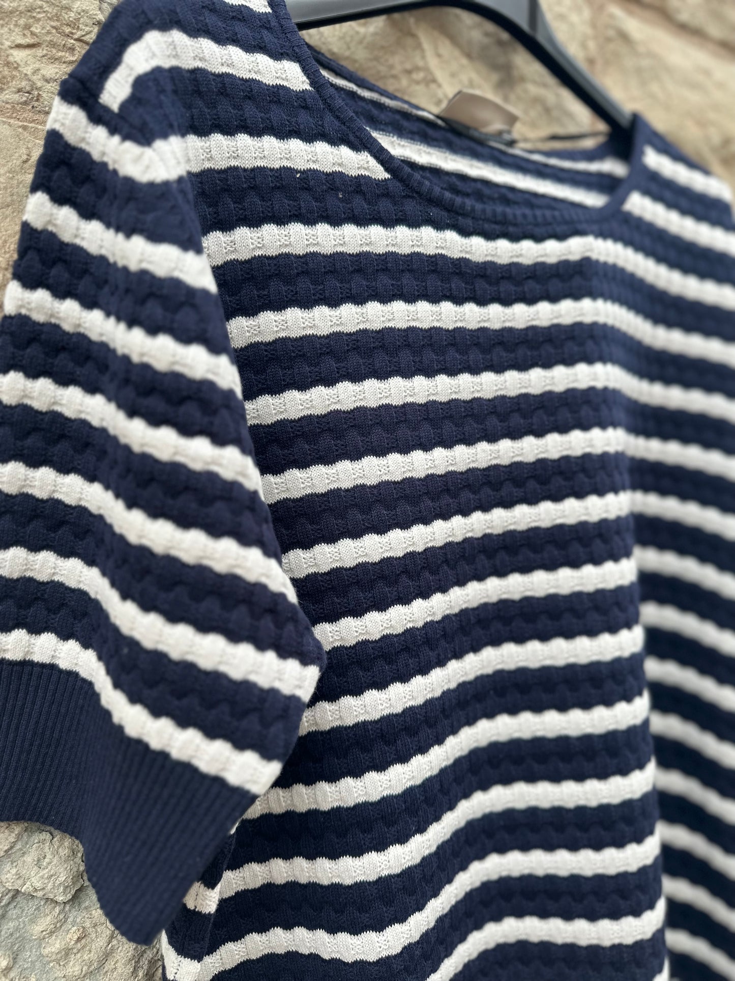 Finstickad tröja med kort ärm - blå/vit