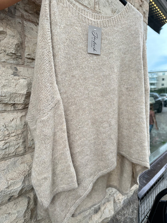 Stickad oversizetröja - beige