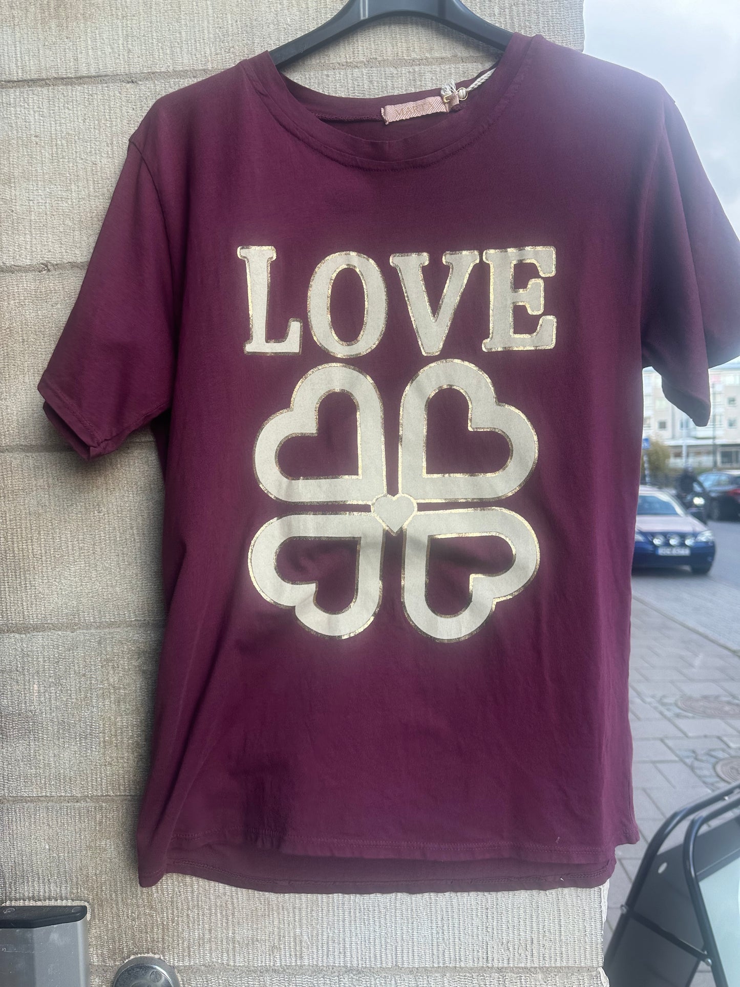 T-shirt LOVE  - vinröd